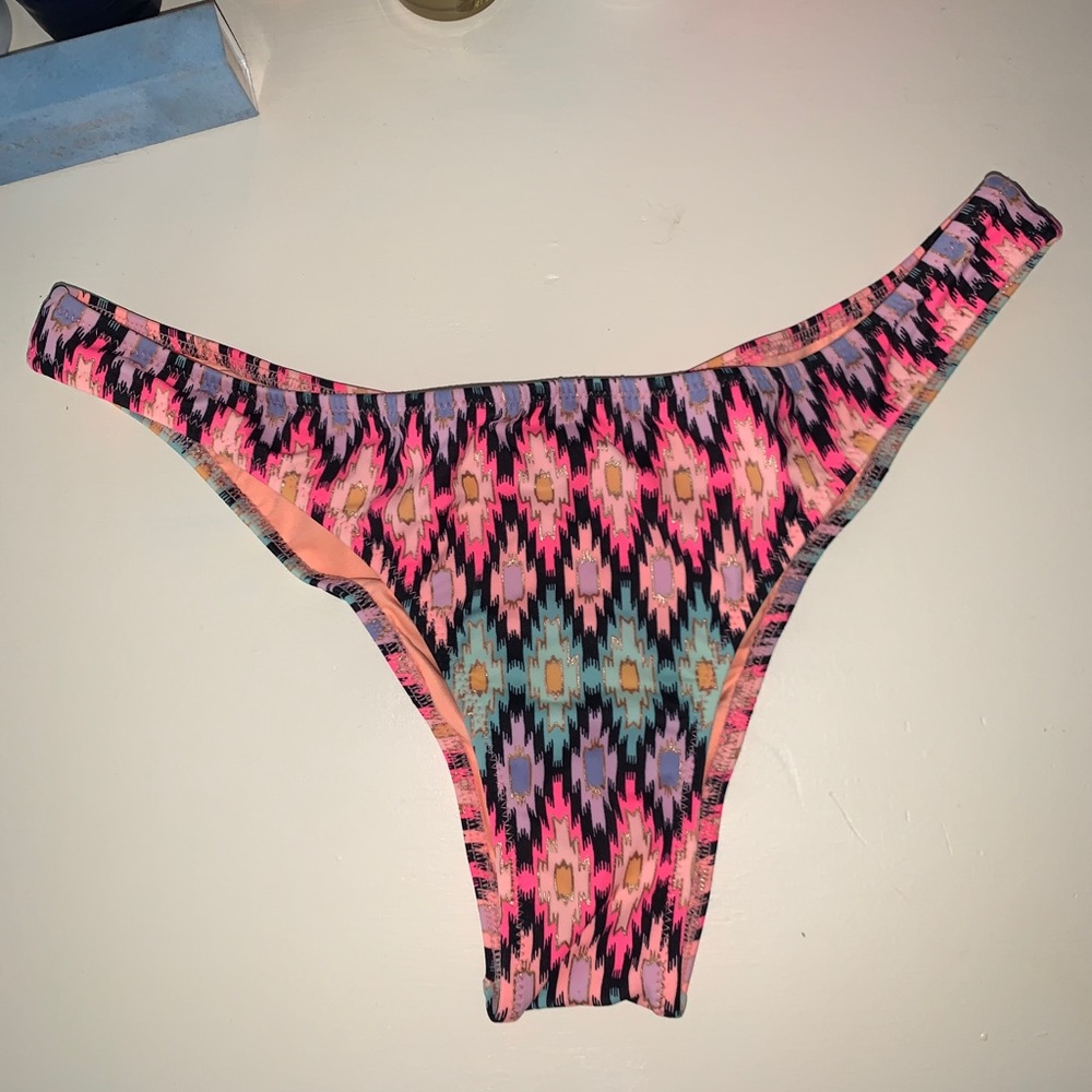 Cheeky bikini bottoms